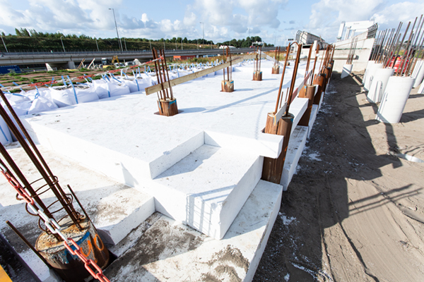 Yalibims gewapende grondconstructie voor spoor havenspoorlijn Botlekbrug